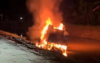 Truk Satpol PP Aceh Utara Terjungkal ke Sungai, Diduga Dibakar Warga di Langkahan